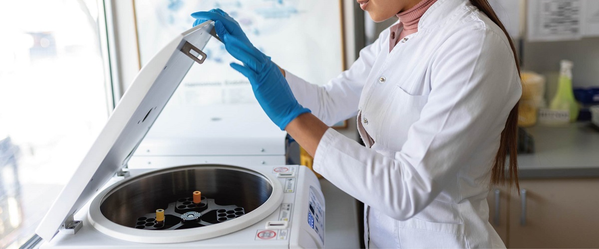 遠心機とは？原理・仕組み・種類・選び方・おすすめメーカーをご紹介  